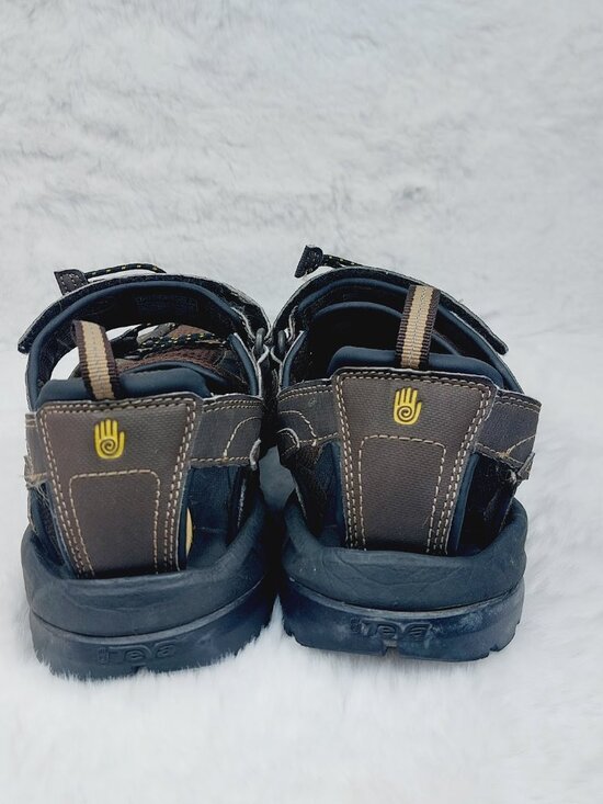 Sandals_&_Flip_Flops